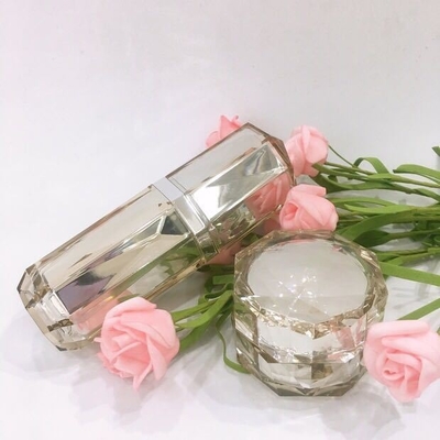 Matériau de corps en acrylique PP Bouteilles cosmétiques en plastique rond pour solution d'emballage de baume à lèvres
